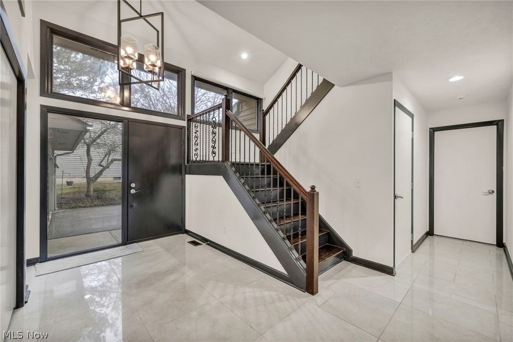 Photo of 2 Salem Court, Beachwood, OH 44122 (MLS # 5191328)