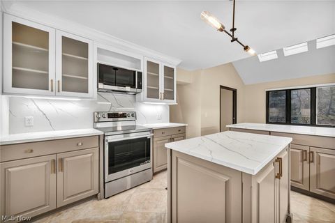 Tiny photo for 2 Salem Court, Beachwood, OH 44122 (MLS # 5191328)