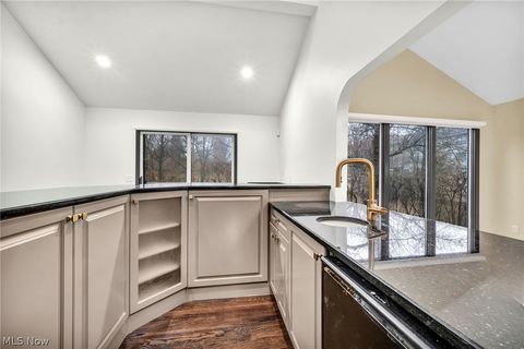 Tiny photo for 2 Salem Court, Beachwood, OH 44122 (MLS # 5191328)