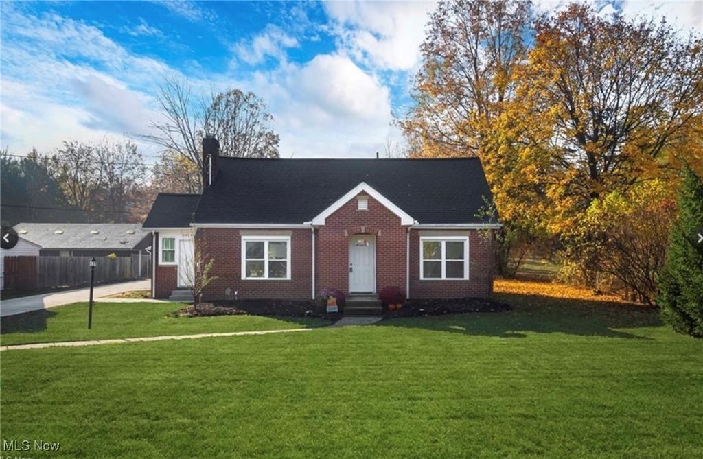 Photo of 34549 Detroit Road, Avon, OH 44011 (MLS # 5173884)