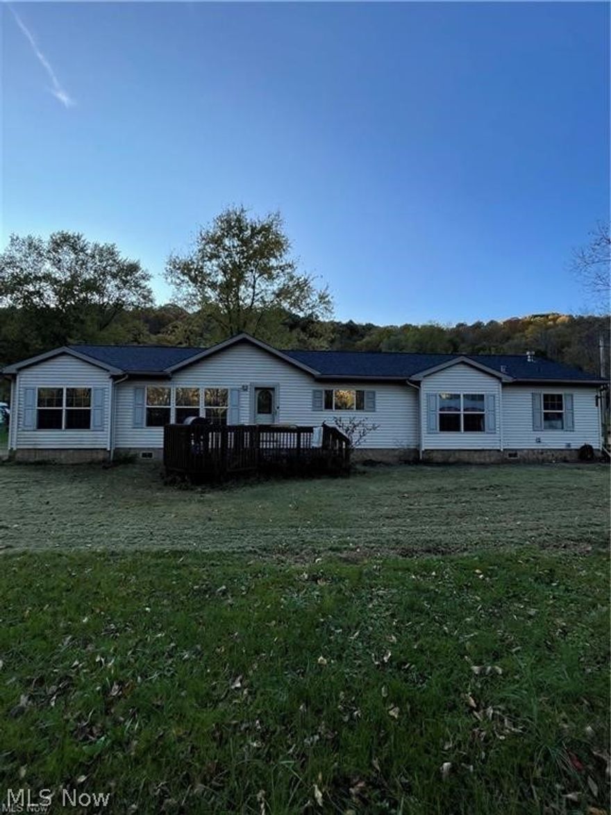 Welcome home to 3915 Valley Lane. This 3-bedroom, 2 full bath ranch in Barnhill is ready for its next owner. With over 2,000 sq. ft. of living
space, and just under an acre, you'll have all the space you'd ever need. Upon entry, you'll find a very spacious open living room with a propane
fireplace. The large open kitchen features a huge island with tons of cabinet space and fully equipped with appliances. Put your finishing touches
on the generously sized master suite featuring double walk-in closets, as well as its own private bathroom with separate shower and jetted tub.
Some updates include new whirlpool washer/dryer, new roof (2022). Schedule your showing today to see all this home has to offer before its
gone.