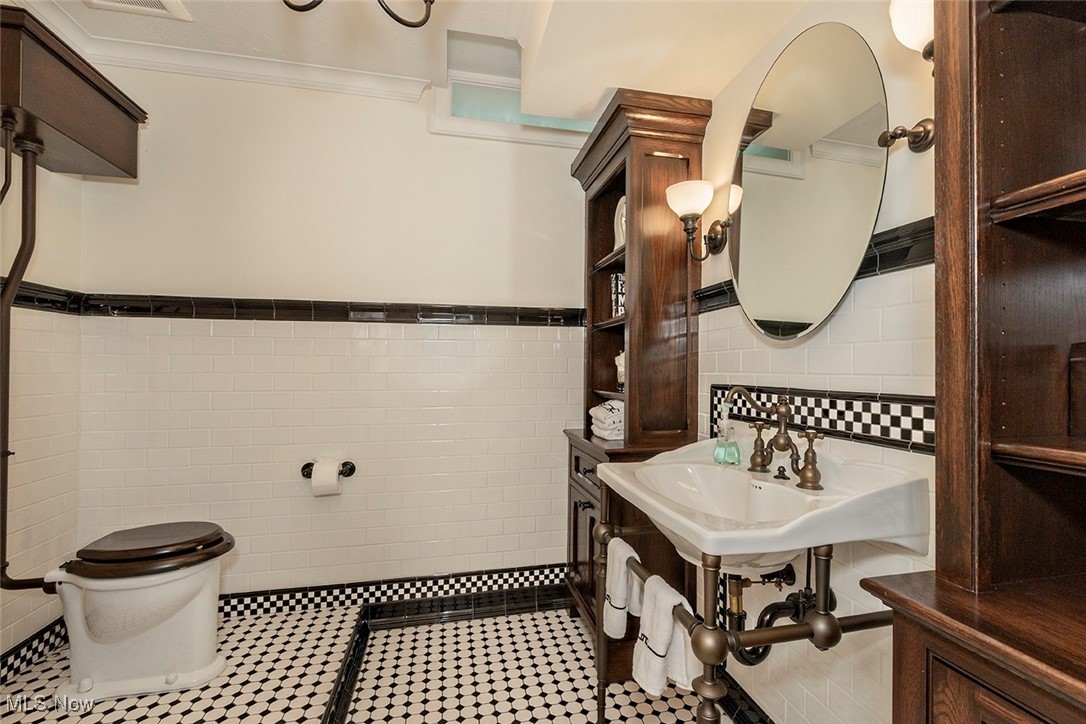 Russell 03 - Residential