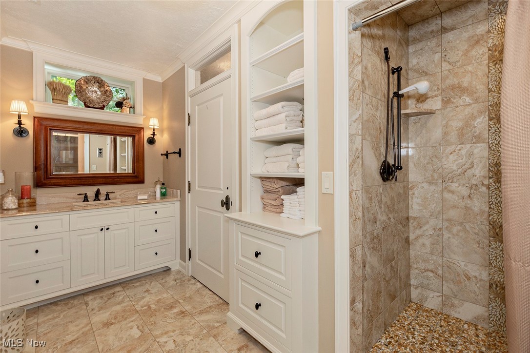 Russell 03 - Residential