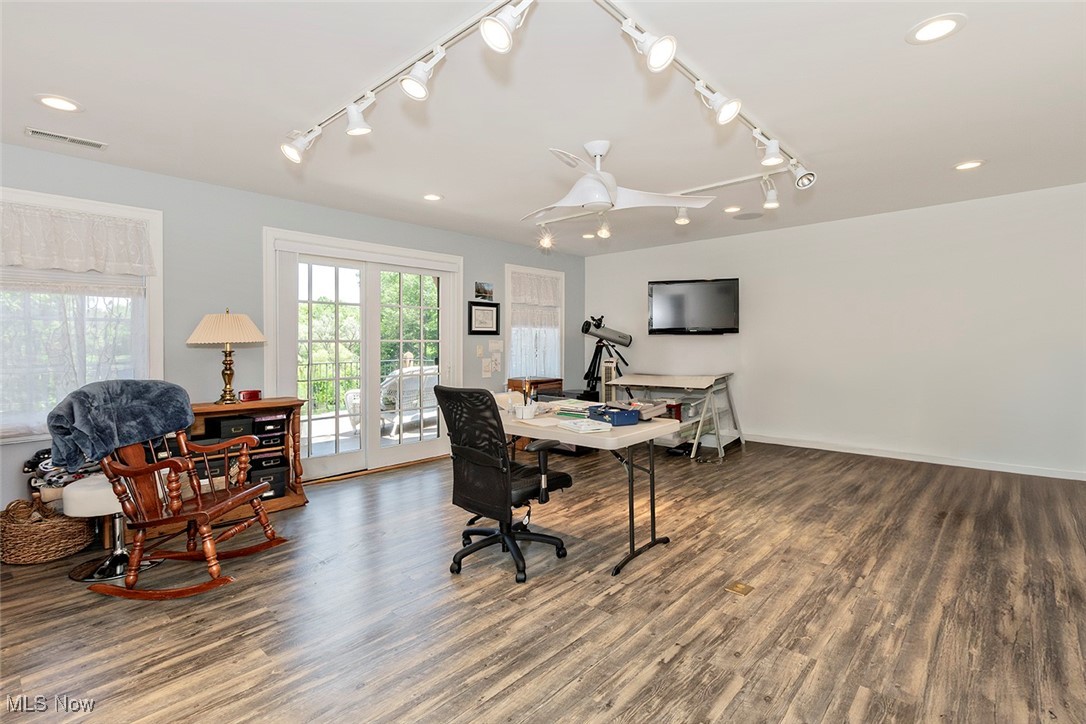 Russell 03 - Residential