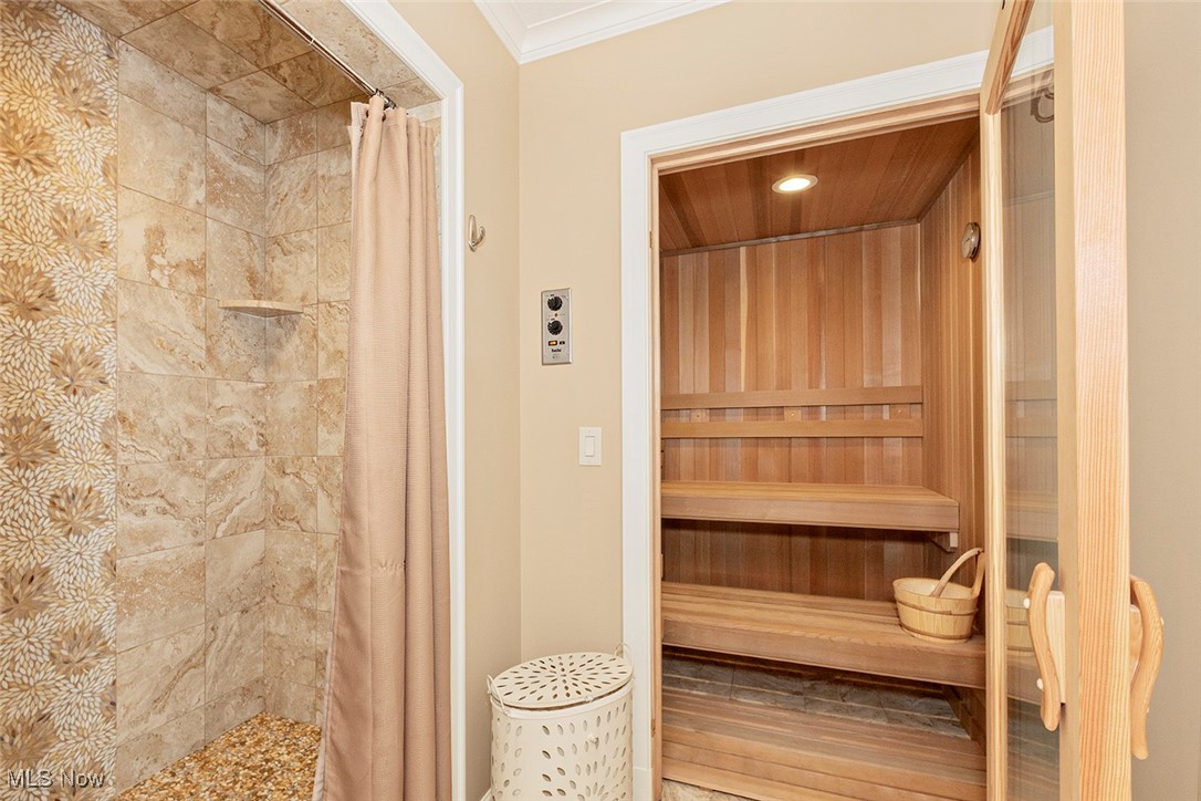 Russell 03 - Residential