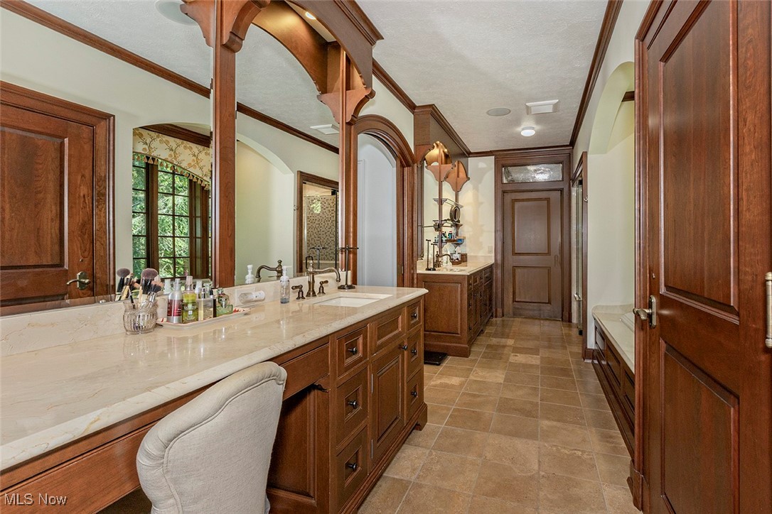 Russell 03 - Residential