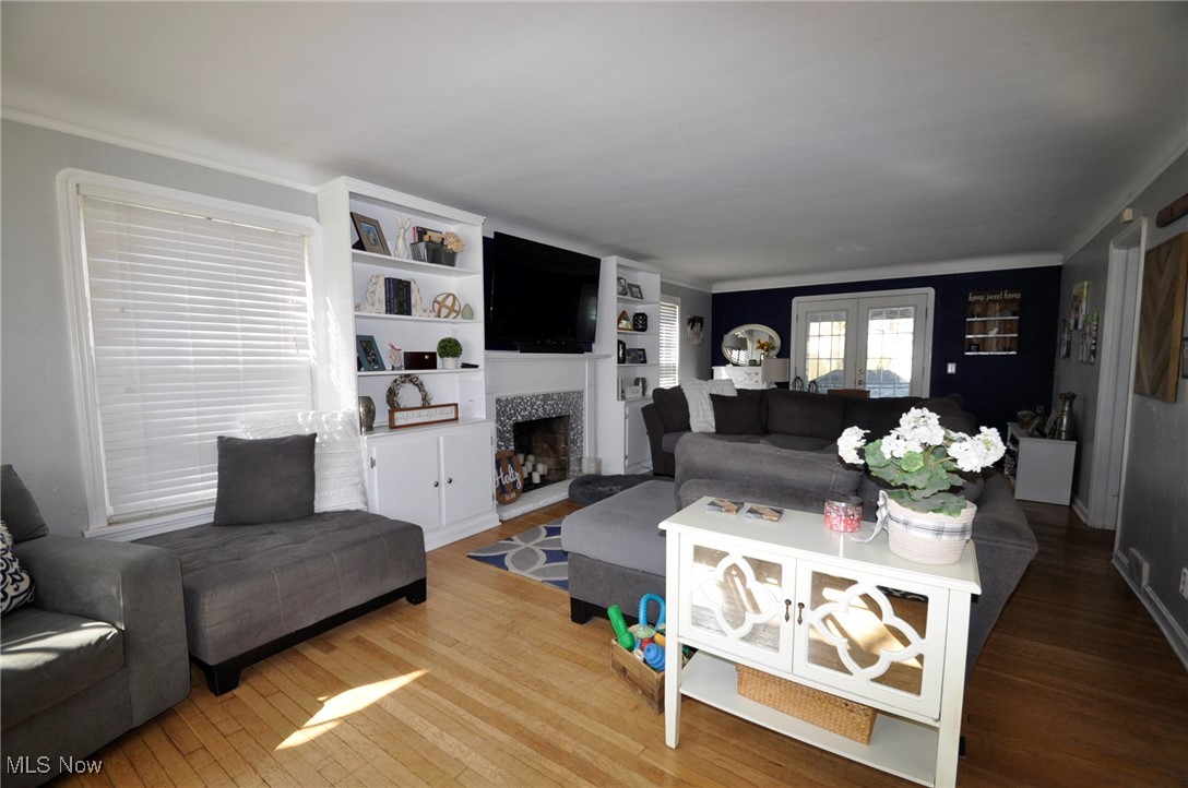 596 Lake Forest Drive, Bay Village, Ohio image 6
