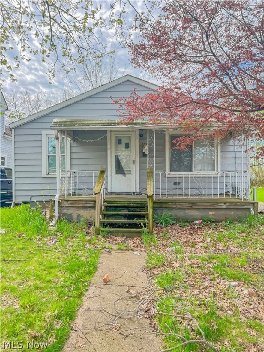 Here's your opportunity to bring life back into this ranch home located minutes within Downtown Lorain. Calling for investors who are willing to take on a project! Turn this property into a rental and start collecting profits!