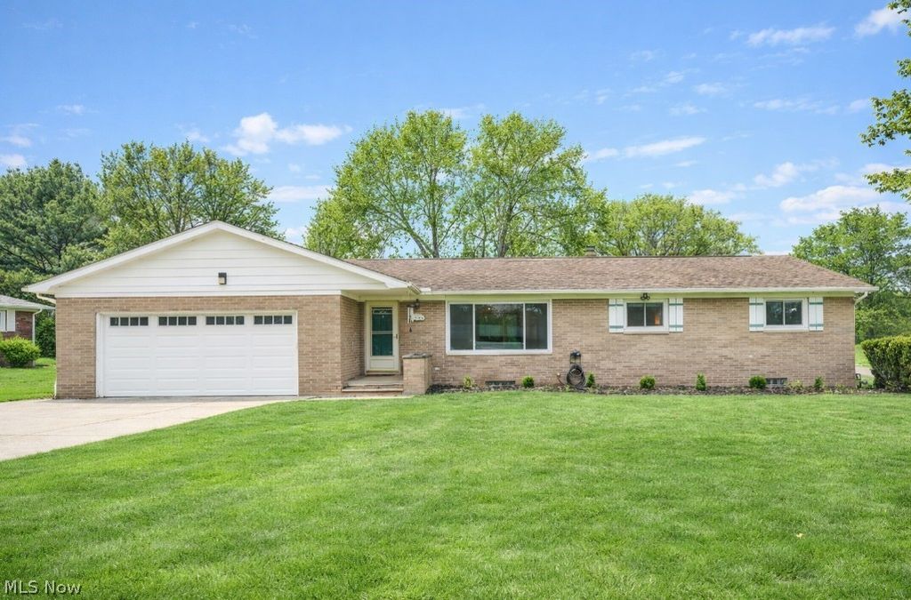Photo of 5008 Laddie Drive, New Franklin, OH 44319 (MLS # 5202001)