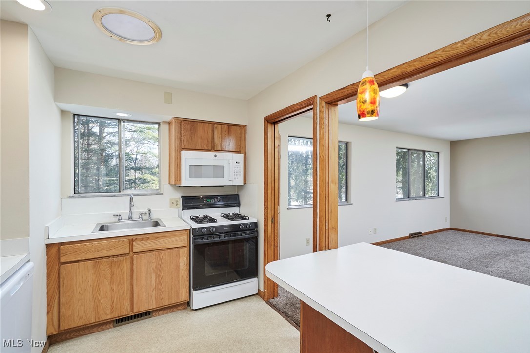 1053 Tallmadge Road, Cuyahoga Falls, Ohio image 11