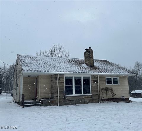 Photo of 4811 W Pleasant Valley Road, Parma, OH 44129 (MLS # 5178902)