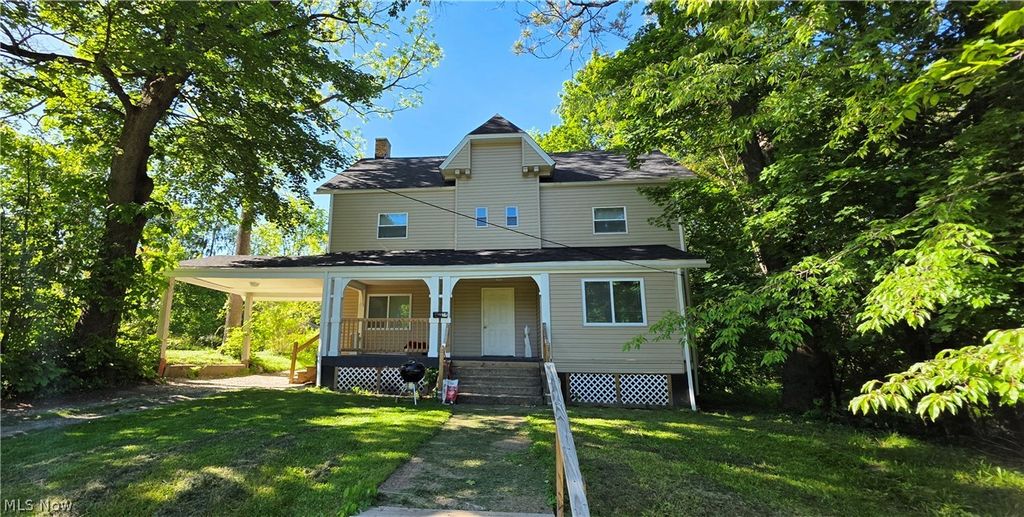 Photo of 34 Illinois Avenue, Youngstown, OH 44505 (MLS # 5213808)