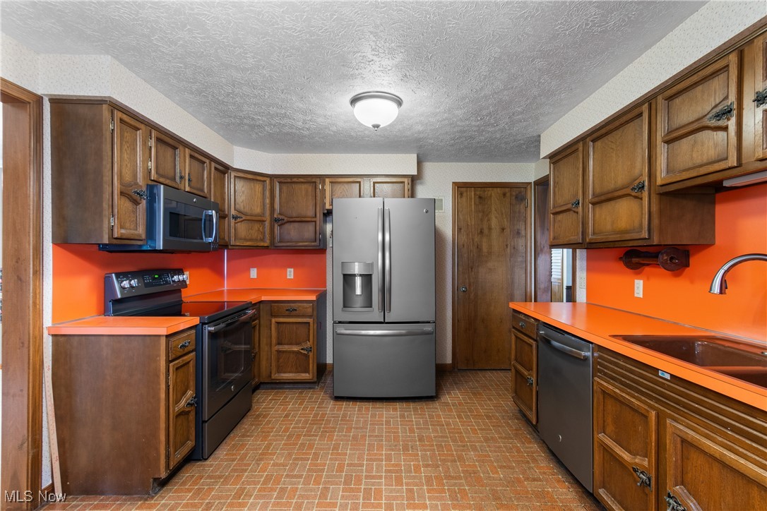 2410 Tanglewood Drive, Massillon, Ohio image 9