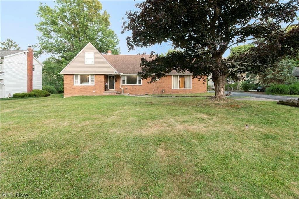 Photo of 26314 N Woodland Road, Beachwood, OH 44122 (MLS # 5223397)