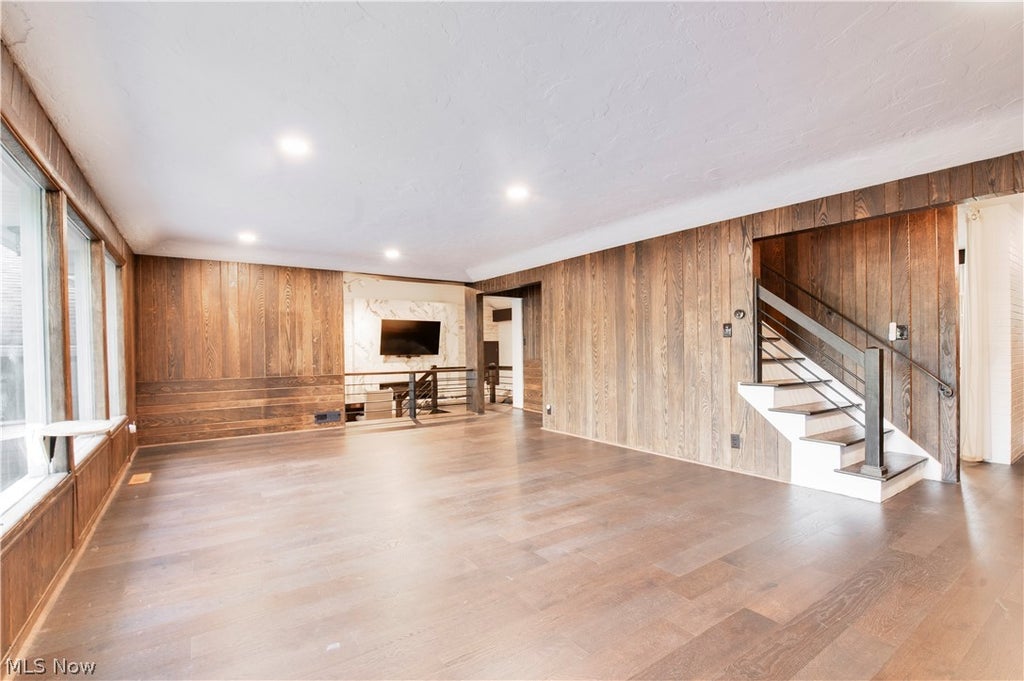 Photo of 26314 N Woodland Road, Beachwood, OH 44122 (MLS # 5223397)
