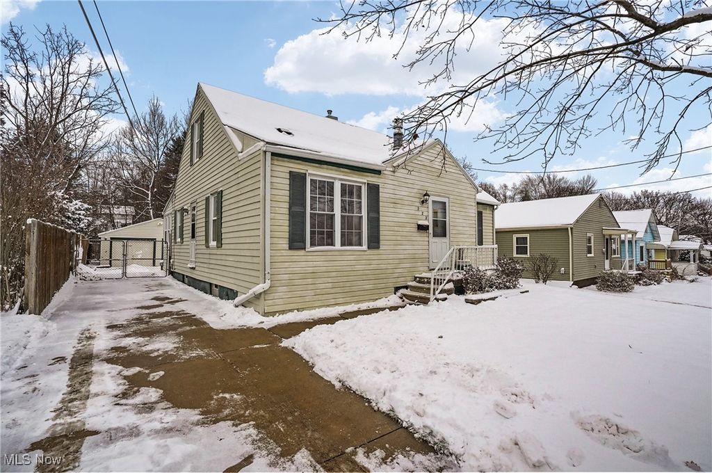 Photo of 523 Evans Avenue, Akron, OH 44310 (MLS # 5177352)