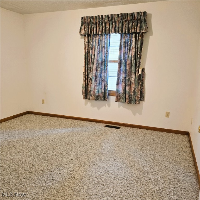 5671 Gateway Lane, Brook Park, Ohio image 13