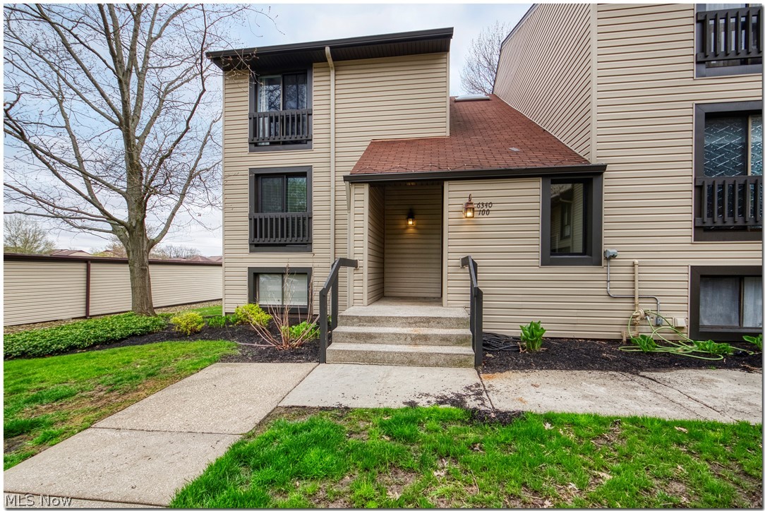 Photo 1 of 21 — 6340 Greenwood 105, Sagamore Hills, OH 44067
