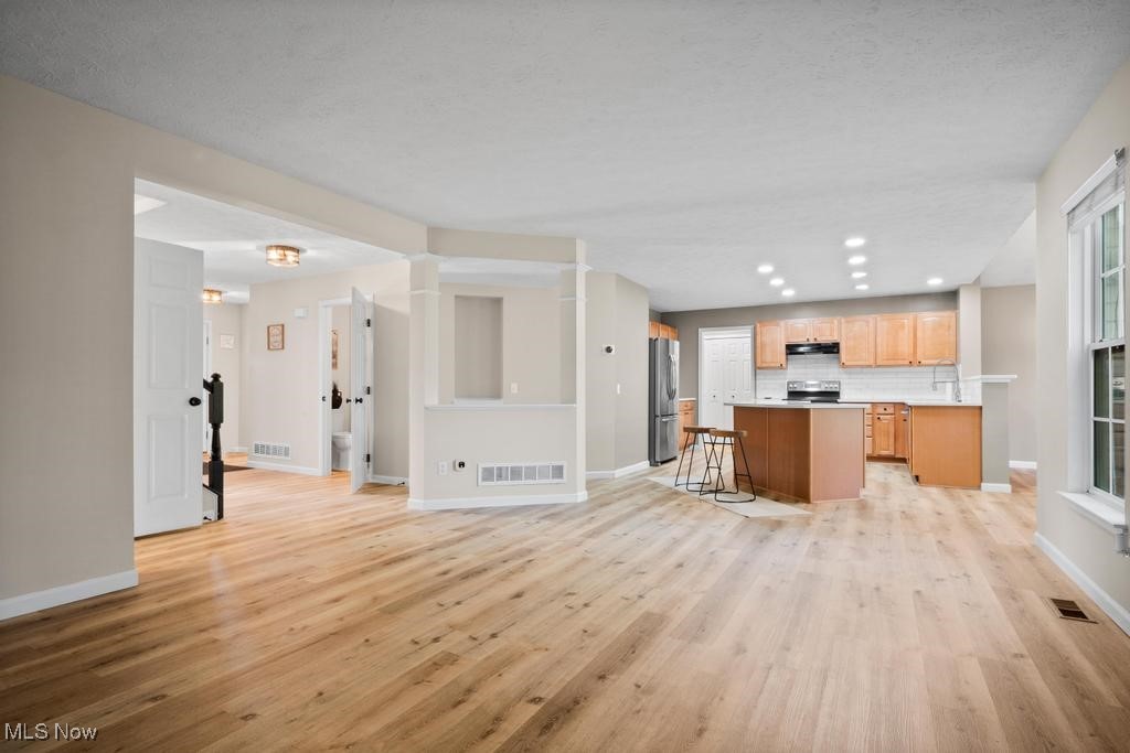 Medina, Ohio 44256, United States, 4 Bedrooms Bedrooms, ,3 BathroomsBathrooms,Residential,Pending,182820