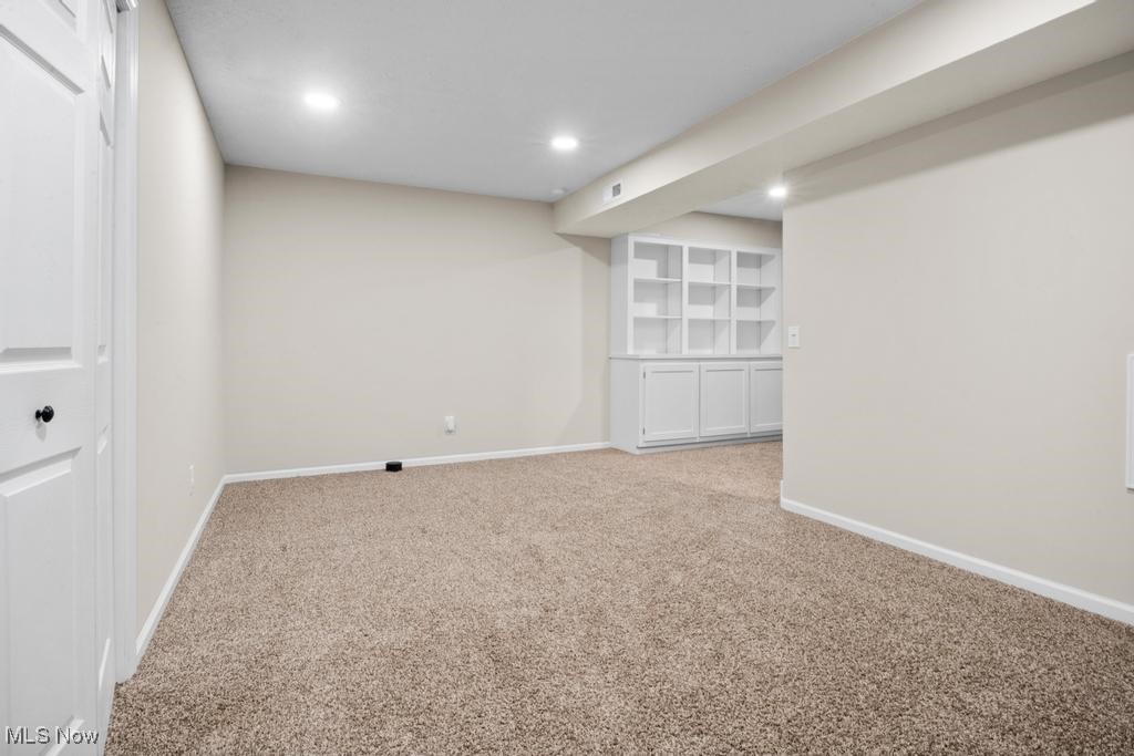 Medina, Ohio 44256, United States, 4 Bedrooms Bedrooms, ,3 BathroomsBathrooms,Residential,Pending,182820