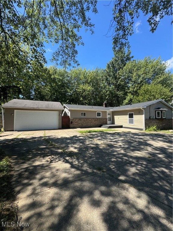Welcome to this gorgeous, recently remodeled ranch style home.
*New AC/ Furnace installed August 2025
*New Water heater installed August 2025
*New Roof installed August 2025
*New Garage door installed 2025
*New Sump pump installed August 2025
12 month home warranty covered by seller