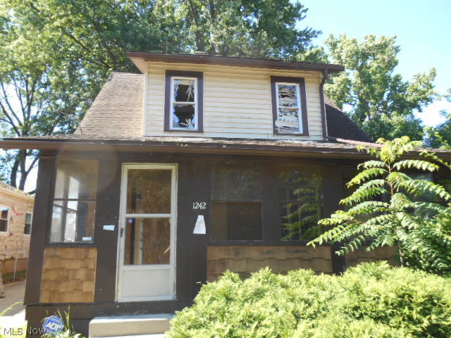 House is in AS IS condition. Home to be Sold site unseen. NO ENTRY! City Code Violations attached. This property is eligible under the Freddie Mac First Look Initiative through 8/17/14. LISTED and SOLD in AS IS condition! Homestead/Property Assessments are unknown. Attachments/Supplementals, Buyers Proof of Funds, Buyers CERTIFIED Earnest
Money Check made payable to listing company to be with all offers submitted...