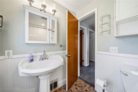 Tiny photo for 423 E 305th Street, Willowick, OH 44095 (MLS # 5221714)