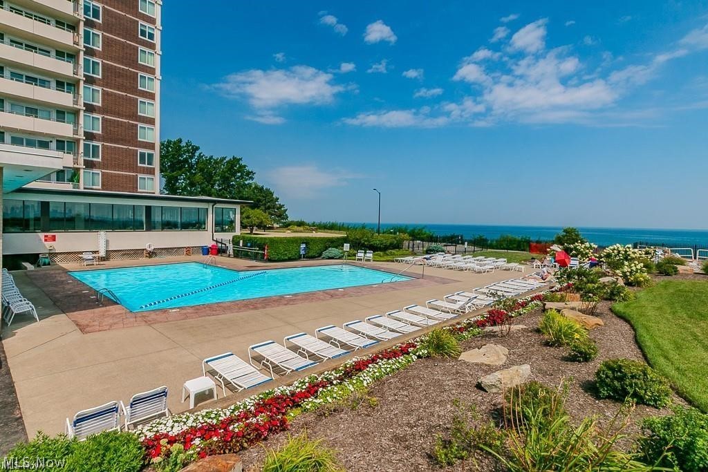 Carlyle Condo - Residential