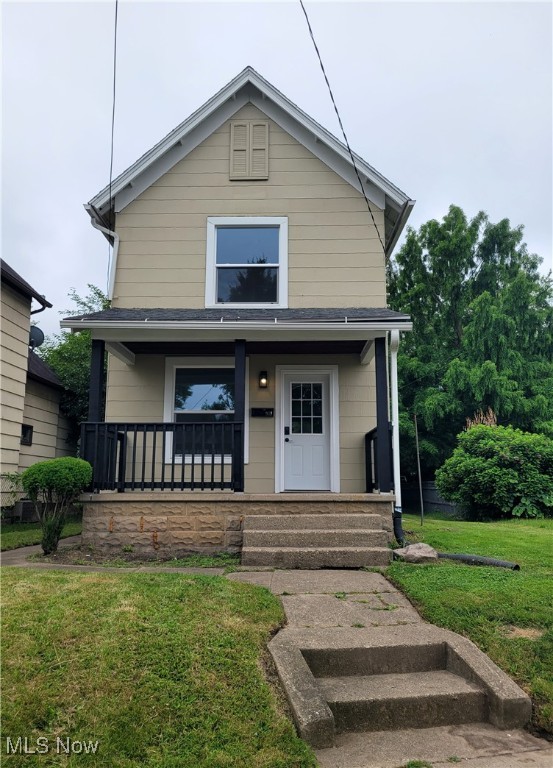 Welcome to 931 Duncan St SW in Massillon—this move in ready & fully renovated 3-bedroom, 1-bath home (featuring a tandem bedroom layout) offers 1,140 sq ft of stylish and functional living space. Nearly every inch of this home has been thoughtfully remodeled, including a brand-new kitchen and bathroom with updated plumbing, all new electrical, and new light fixtures throughout. Enjoy the comfort of new windows, exterior doors, and updated furnace and AC with ductwork.
The entire home boasts fresh flooring and an updated covered front porch great for your morning coffee. The exterior has been freshly painted, including trim, giving the home a crisp and clean look.
Perfectly located just down the street from the Boys & Girls Club, and around the corner from Route 21—convenience is key! You’ll also love being minutes from shopping, dining, and local amenities.
Don’t miss this move-in ready gem in a prime location!