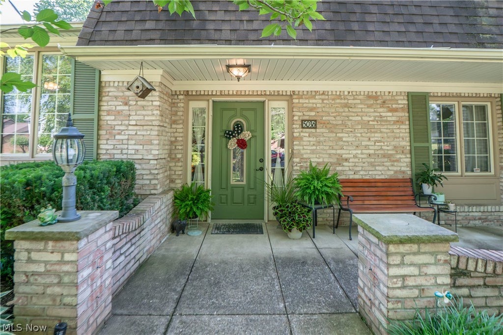 Photo of 5036 Parkhaven Avenue NE, Canton, OH 44705 (MLS # 5223268)