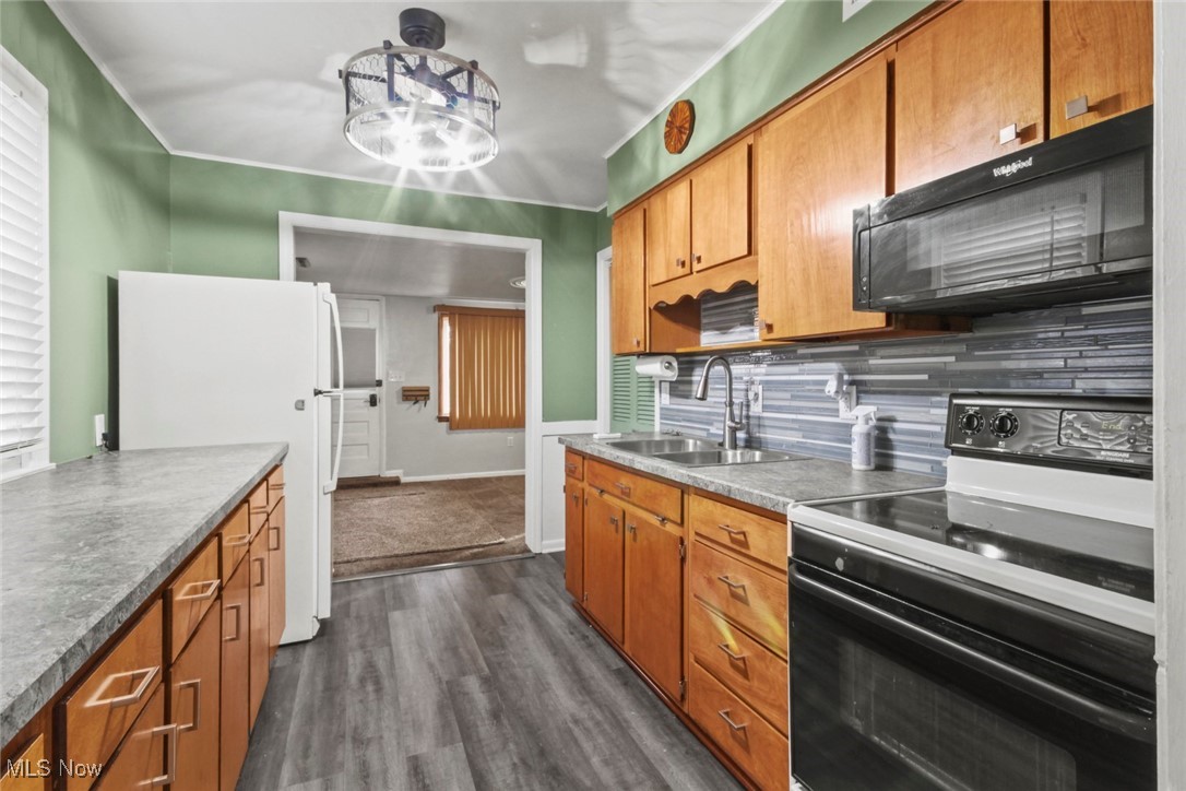 Bancroft Avenue And Extends Ba - Residential