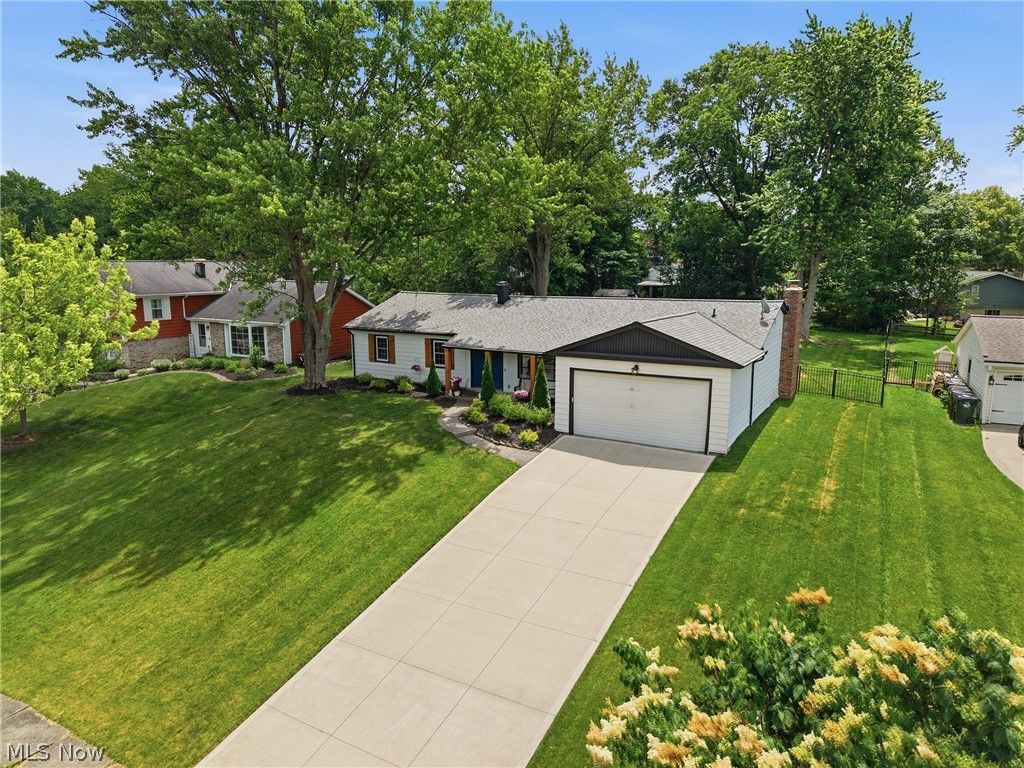Photo of 161 Devorah Drive, Aurora, OH 44202 (MLS # 5216702)