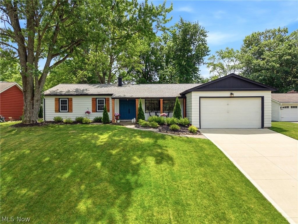 Photo of 161 Devorah Drive, Aurora, OH 44202 (MLS # 5216702)