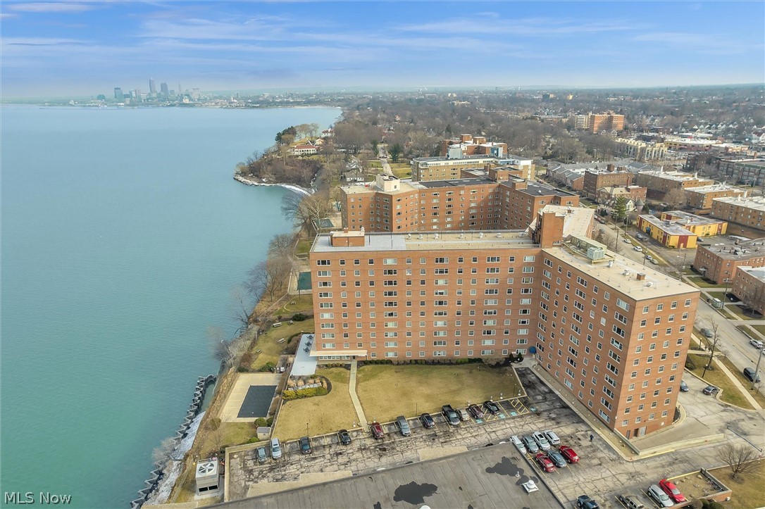 Lake House Condo - Residential