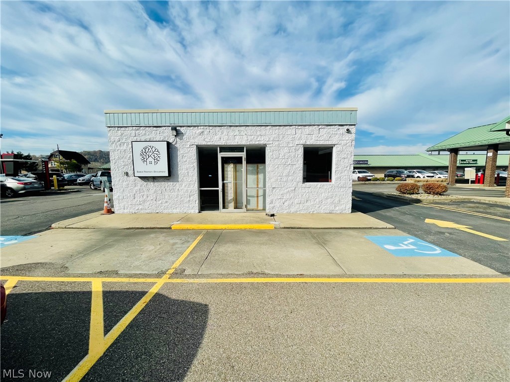 Prime location in a heavy traffic area on Main St for lease. Leasing for $1,000 a month and lease length options are negotiable. Call today to set up a tour, and bring a new business to Follansbee.