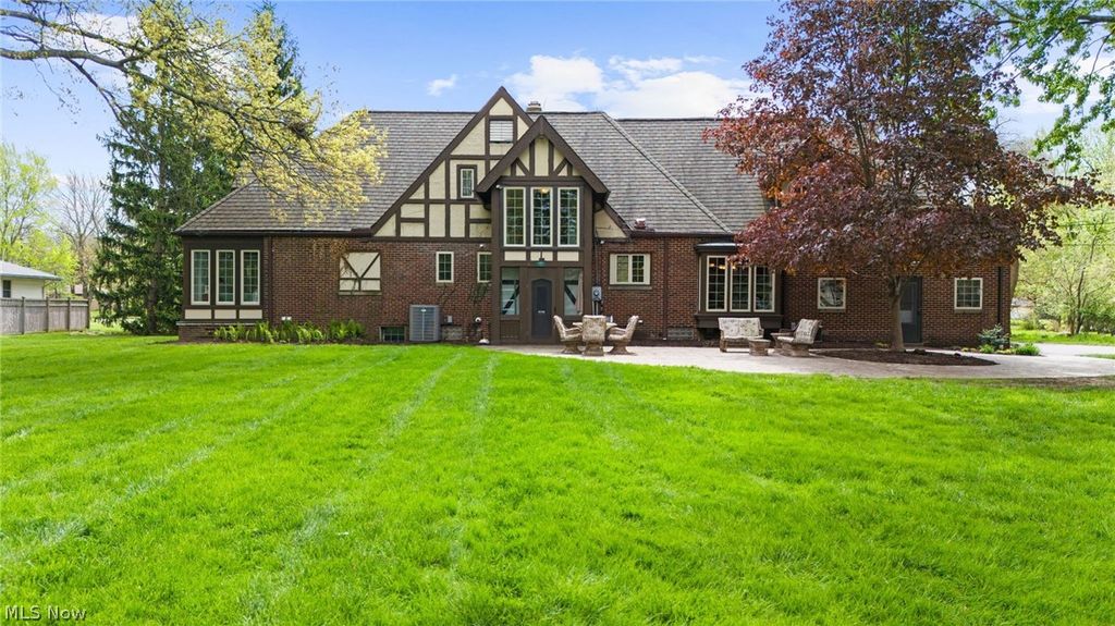 Photo of 6736 Big Creek Parkway PKWY, Middleburg Heights, OH 44130 (MLS # 5205459)