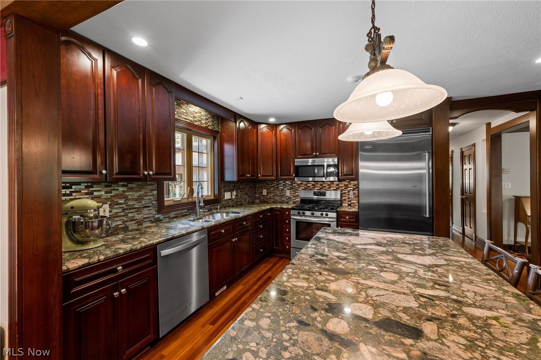 6736 Big Creek Parkway