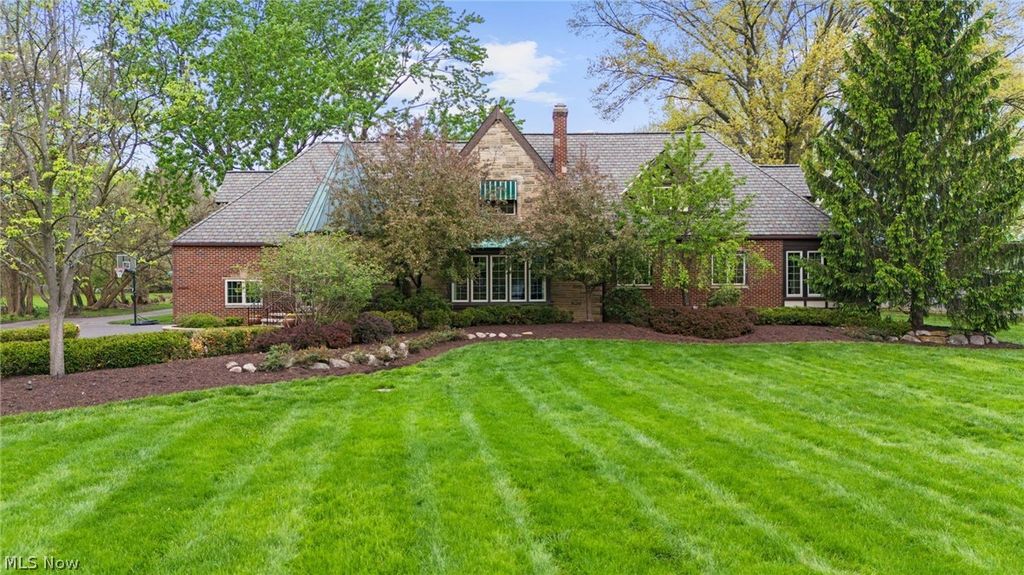 Photo of 6736 Big Creek Parkway PKWY, Middleburg Heights, OH 44130 (MLS # 5205459)