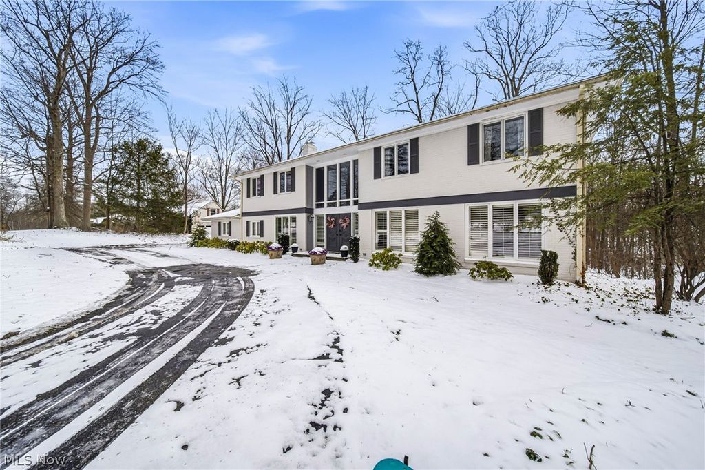 Photo of 28900 Gates Mills Boulevard, Pepper Pike, OH 44124 (MLS # 5194345)