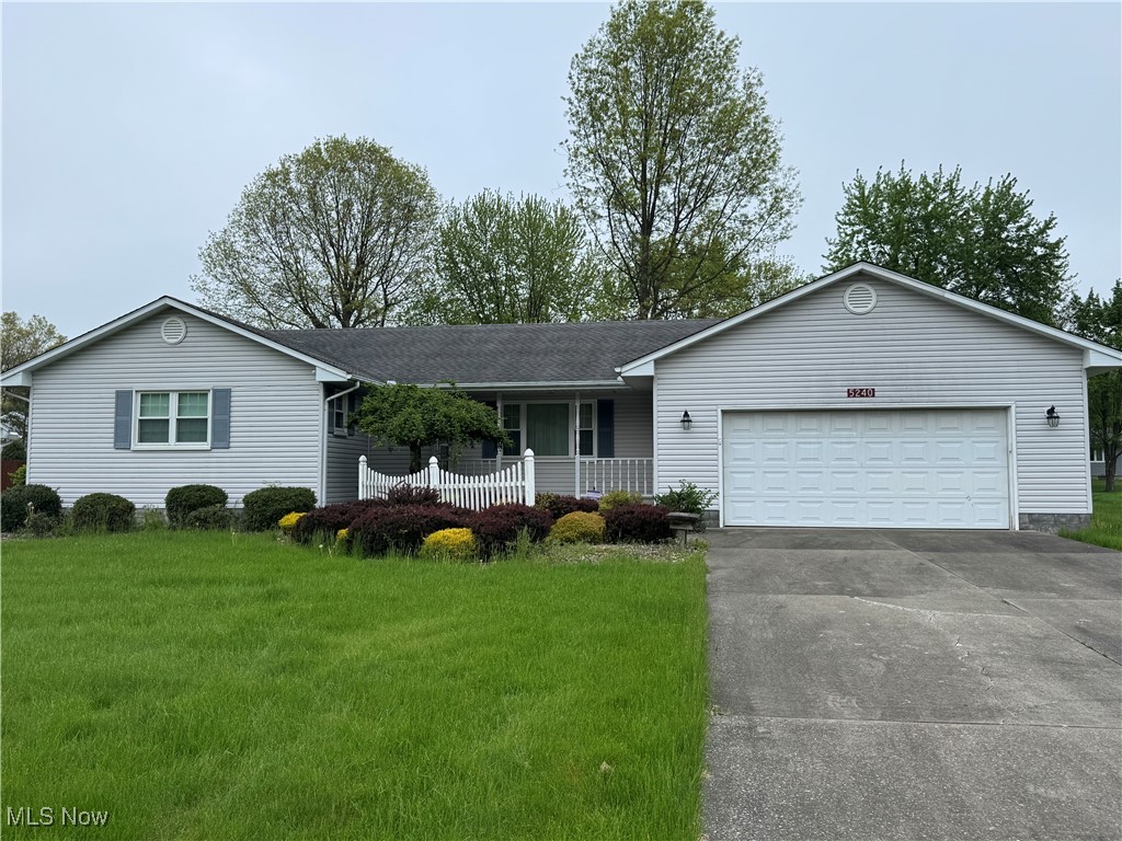 5240 Sabrina Lane, Warren, Ohio image 1