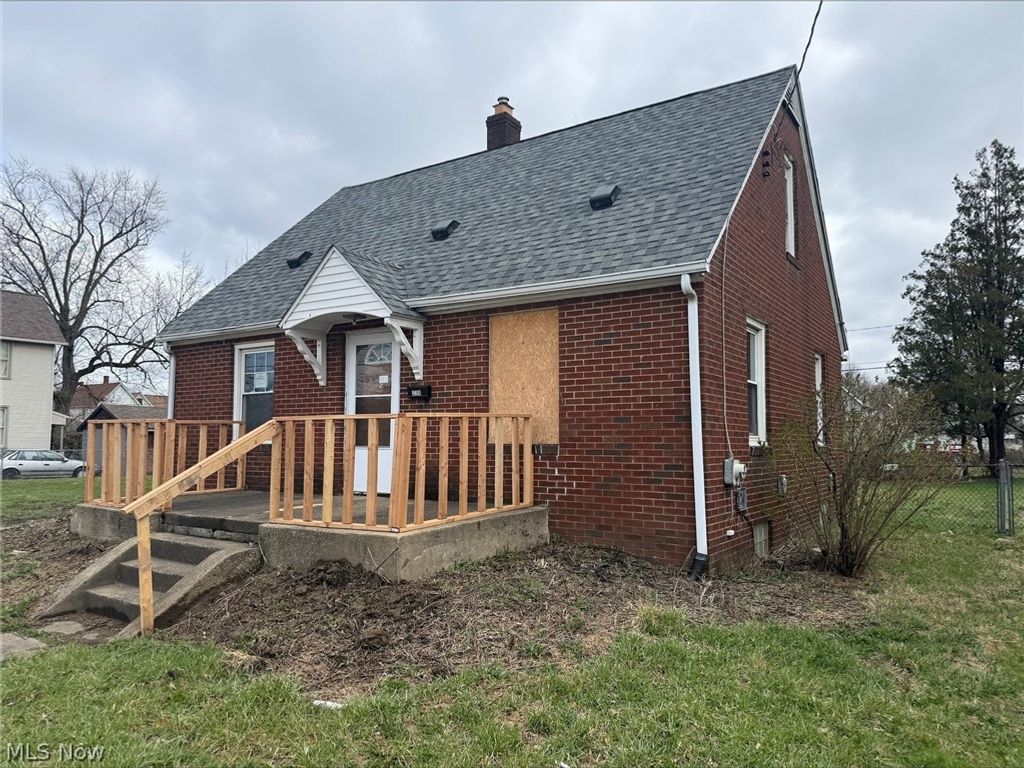 Photo of 230 Arlington Avenue SW, Canton, OH 44706 (MLS # 5197079)