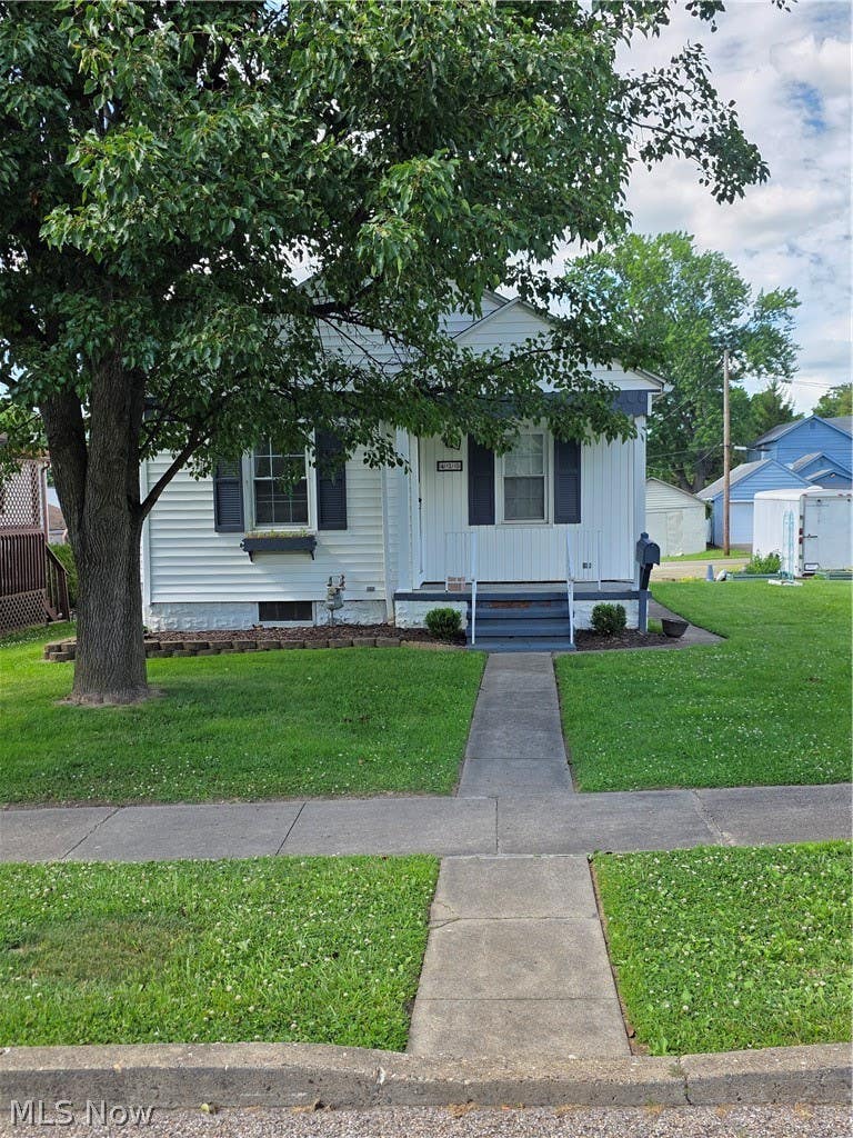 Photo of 415 Winton Avenue, Zanesville, OH 43701 (MLS # 5221350)