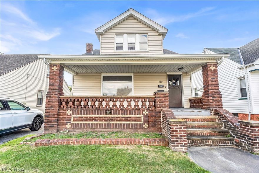 5019 E 113th St | DN, Garfield Heights - Spacious 2 bed 1 bath multi-family home! //

$ 995 rent / $ 995 deposit //
$49 application fee per adult //
1-2 pets OK with approved PetScreening and PetFee.(Some breed restrictions apply per HUD guidelines). //
NO SMOKING //
1 time $129 non-refundable set up fee paid at lease signing //
$30/month required resident benefit package; can include personal property/liability insurance for an additional $5/month for $35/month total. //

All applicants are required to fill out a PetScreening application, found on our website directly on the application before being processed. Even if you have NO pets - this application must be filled out. One time, non-refundable pet fee of $200-500 per animal applies to all pets & must be paid prior to or when you pay your first month rent. (No fee for qualified assistance animals). //

Our application is processed through secure site: Findigs, and they require ID and income verification. Without this, your application will not be processed. They offer 24/7 chat support on their application directly if you have any questions. //

BEDROOMS: 2 //
BATHROOMS: 1 //
APPLIANCES PROVIDED: Fridge and stove //
UTILITIES / RESIDENT RESPONSIBILITY: Resident pays gas and electric and is responsible for snow removal. //

Serious inquiries only.
