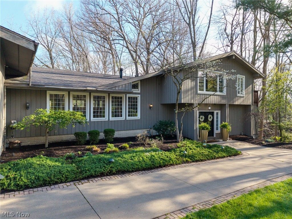 Photo of 631 Rocky Hollow Drive, Akron, OH 44313 (MLS # 5209363)