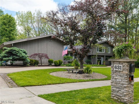 Homes For Sale - 631 Rocky Hollow Drive<br/> Summit County, Akron, OH 44313
