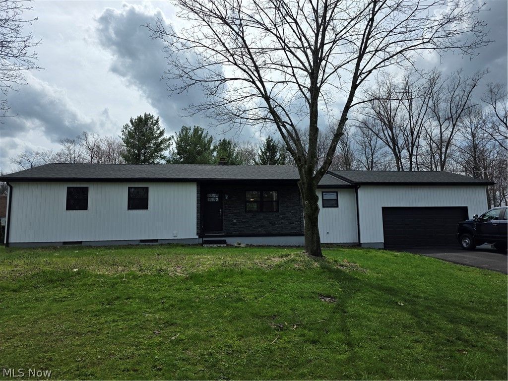 Photo of 44129 Columbiana Waterford Road, Columbiana, OH 44408 (MLS # 5198375)
