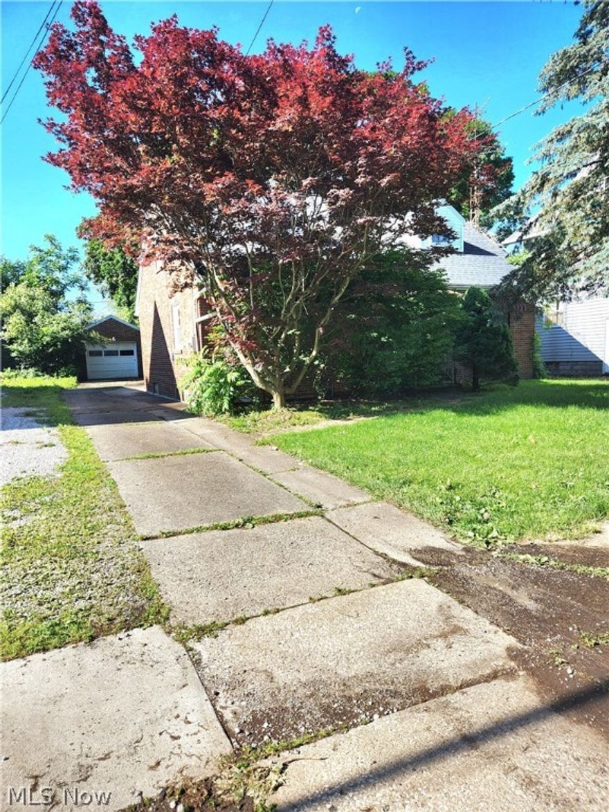 UP FOR GRABS  This delightful brick home comes with hardwood floors, nice size rooms and first floor master, full bath on main level. Second floor offers 2 more bedrooms and another full bath. Lower level comes with partially finished recreation room and 1/2 bath.
New Roof 2023, Central Air 2020
Come and See !!!