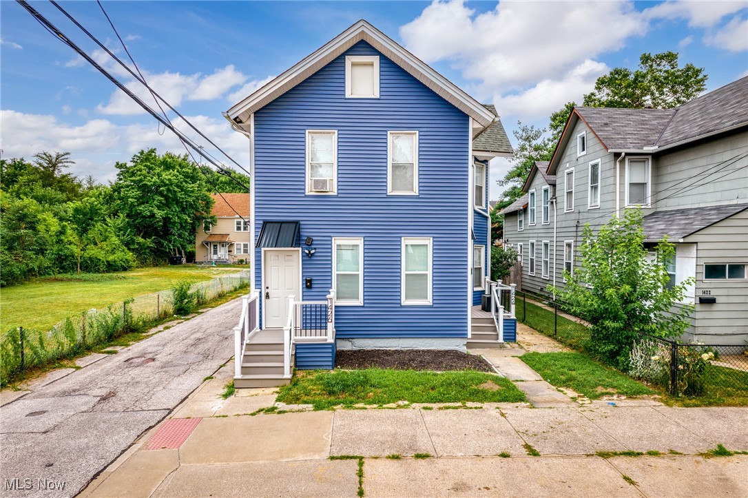 Available now in the Tremont neighborhood of Cleveland! Beautifully renovated upper unit featuring 2 bedrooms plus bonus room, 1 full bath, and a fresh, modern interior. Luxury vinyl plank flooring throughout, stylish lighting, a thoughtfully updated kitchen with full set of appliances, plenty of cabinets, and a sleek bathroom with tiled walk-in shower and contemporary fixtures make this a stand out! Enjoy in-unit laundry and one driveway parking space for added convenience. Cats welcome! Tenant pays gas and electric; landlord covers landscaping, water, sewer, and trash. Ideal for commuters—close to downtown and major highway access. Located just steps from Lincoln Park and all the best dining and shopping Tremont has to offer. Reach out for a tour and take the next step toward moving in!