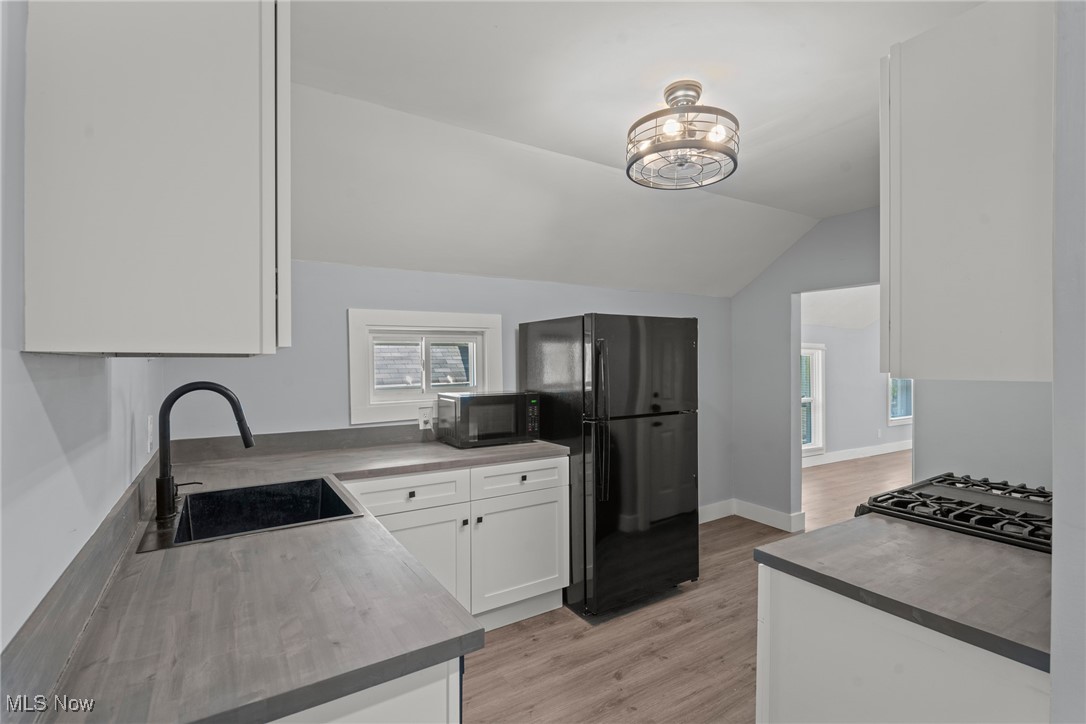 Cleveland, Ohio 44113, United States, 2 Bedrooms Bedrooms, ,1 BathroomBathrooms,Residential,Active,169130