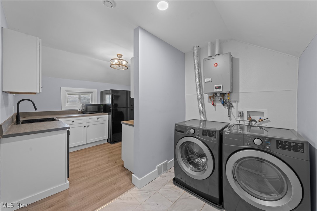 Cleveland, Ohio 44113, United States, 2 Bedrooms Bedrooms, ,1 BathroomBathrooms,Residential,Active,169130